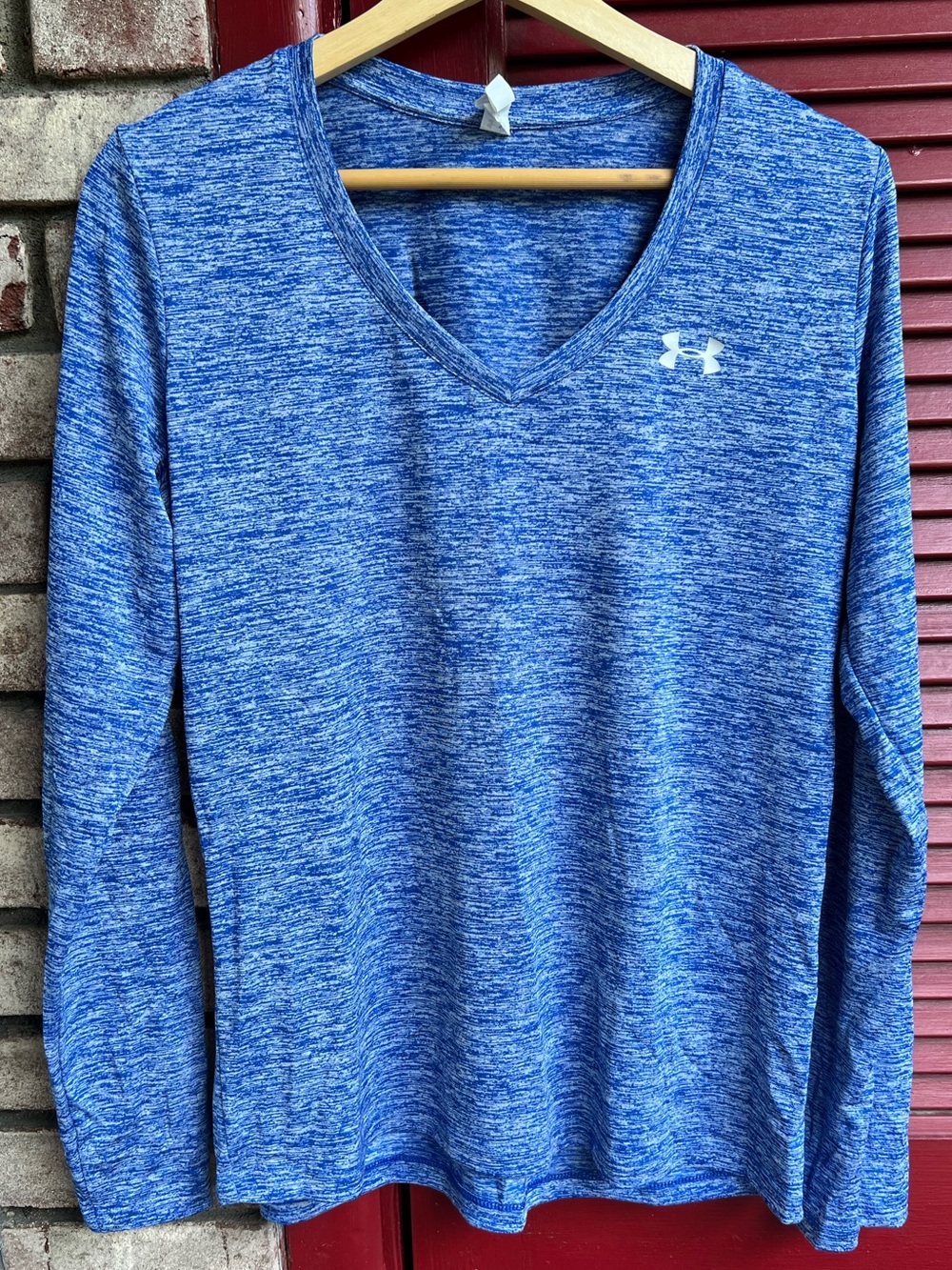 Under Armour Women's Loose Blue V-Neck Long Sleeve Performance Tee Medium